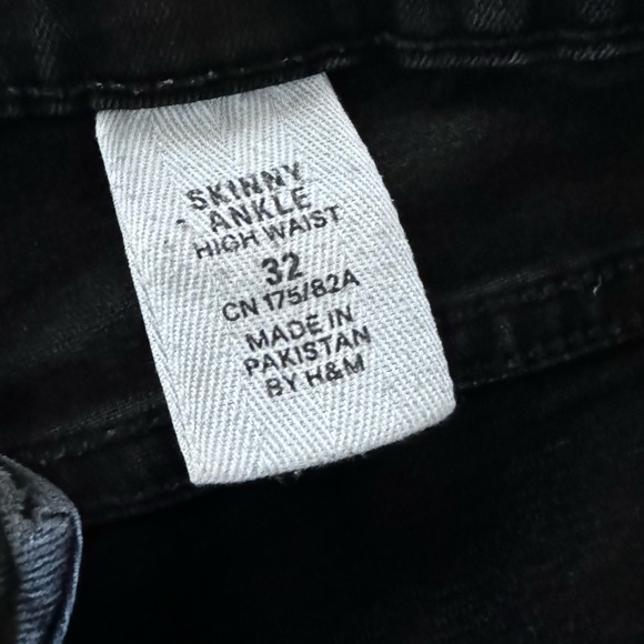 H&M Skinny High Waisted Ankle Jean - Size 32 - 10 / 12 Black - Picture 9 of 12